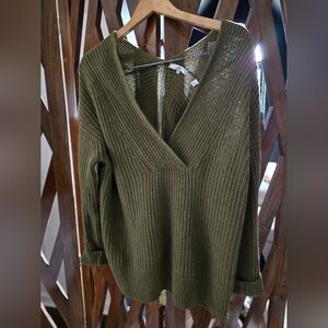 Vince Olive Green Deep V-Neck Ribbed Knit Sweater M